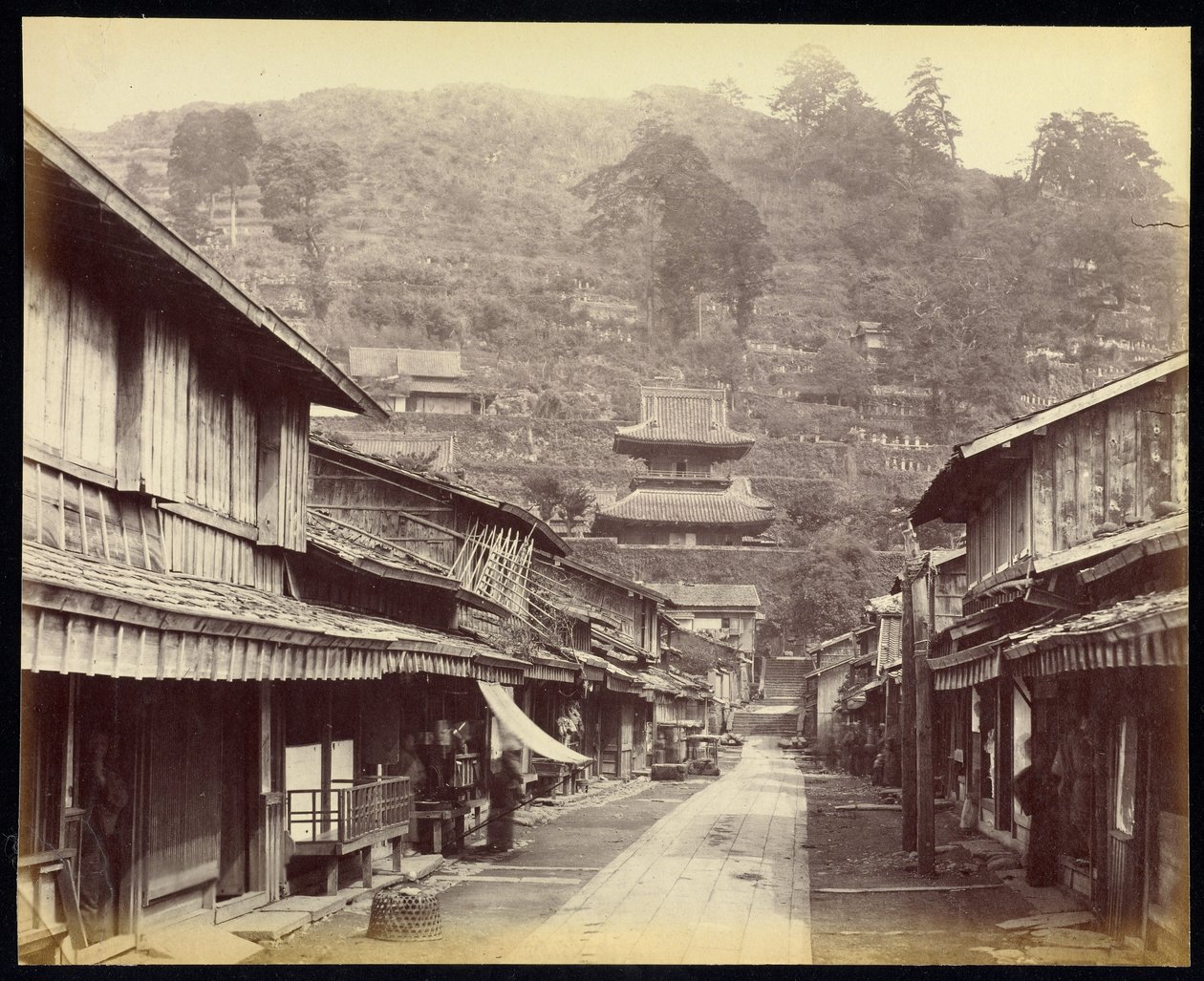 Rua Temple, Native Town, Nagasaki de Felice Beato