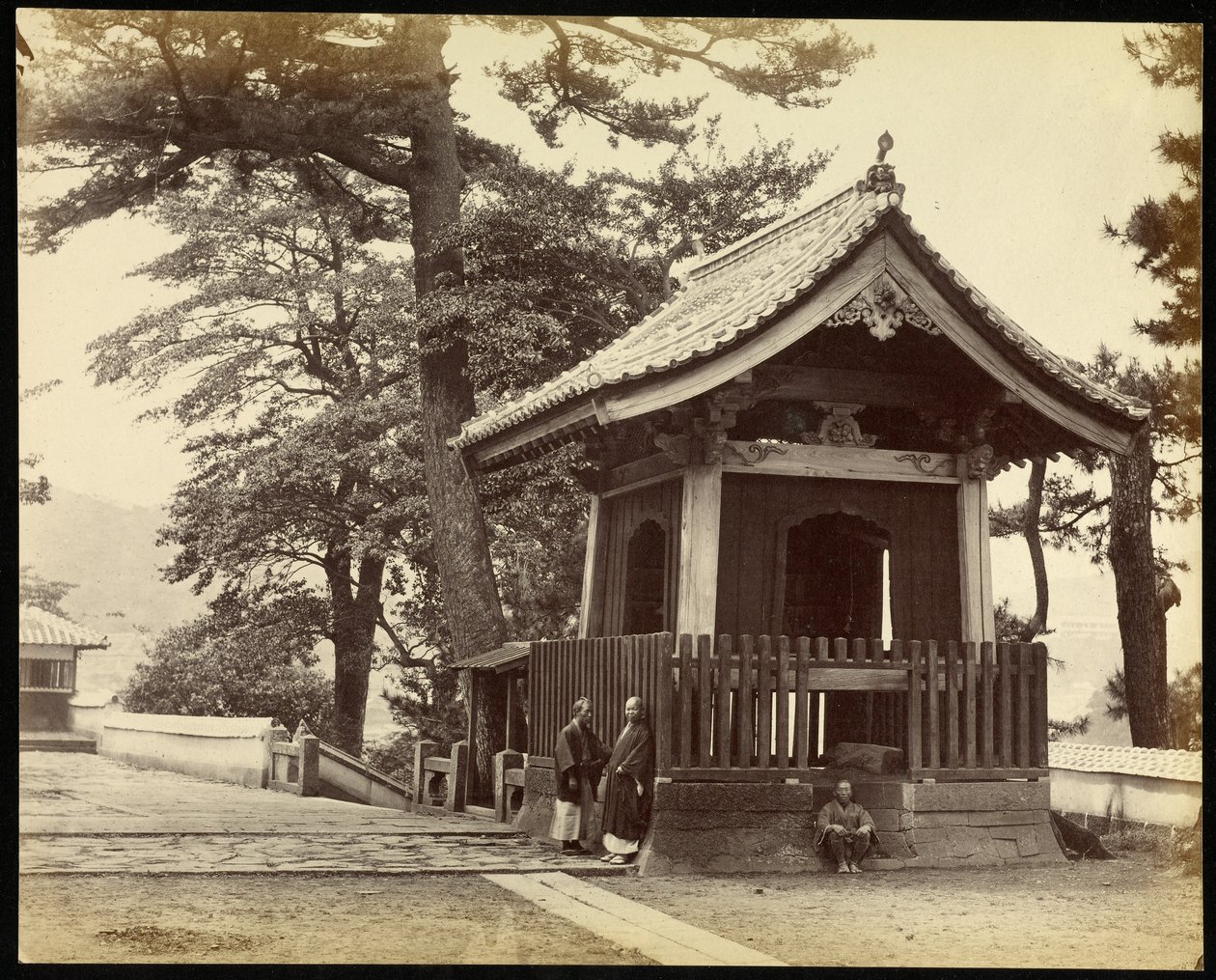 Templo na cidade de Nagasaki de Felice Beato
