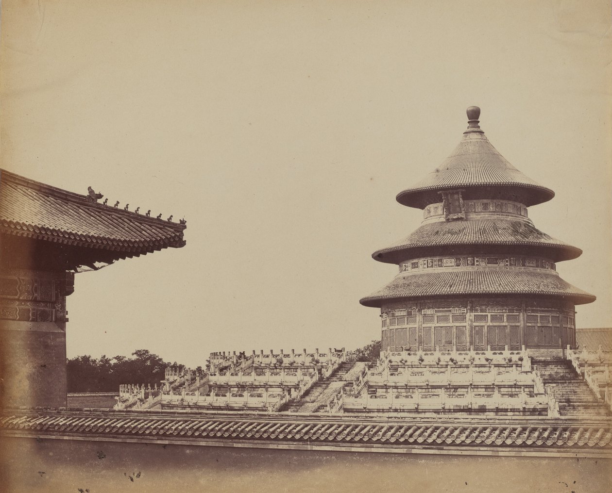 Templo do Céu do lugar onde os padres são queimados, na cidade chinesa de Pequim, outubro de 1860 de Felice Beato