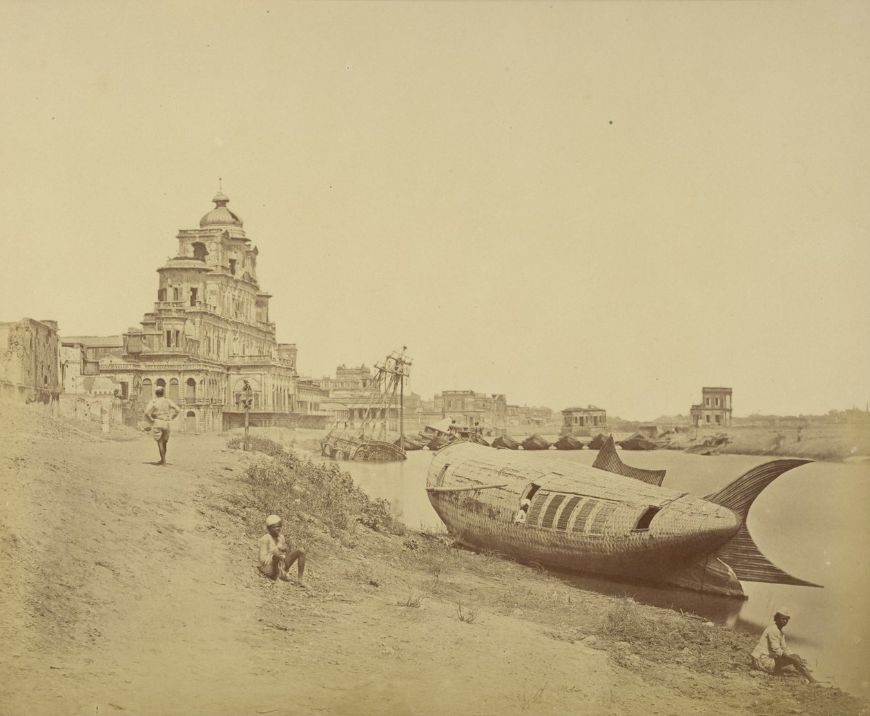 O Palácio Chattar Manzil e o Barco Real de Oude de Felice Beato