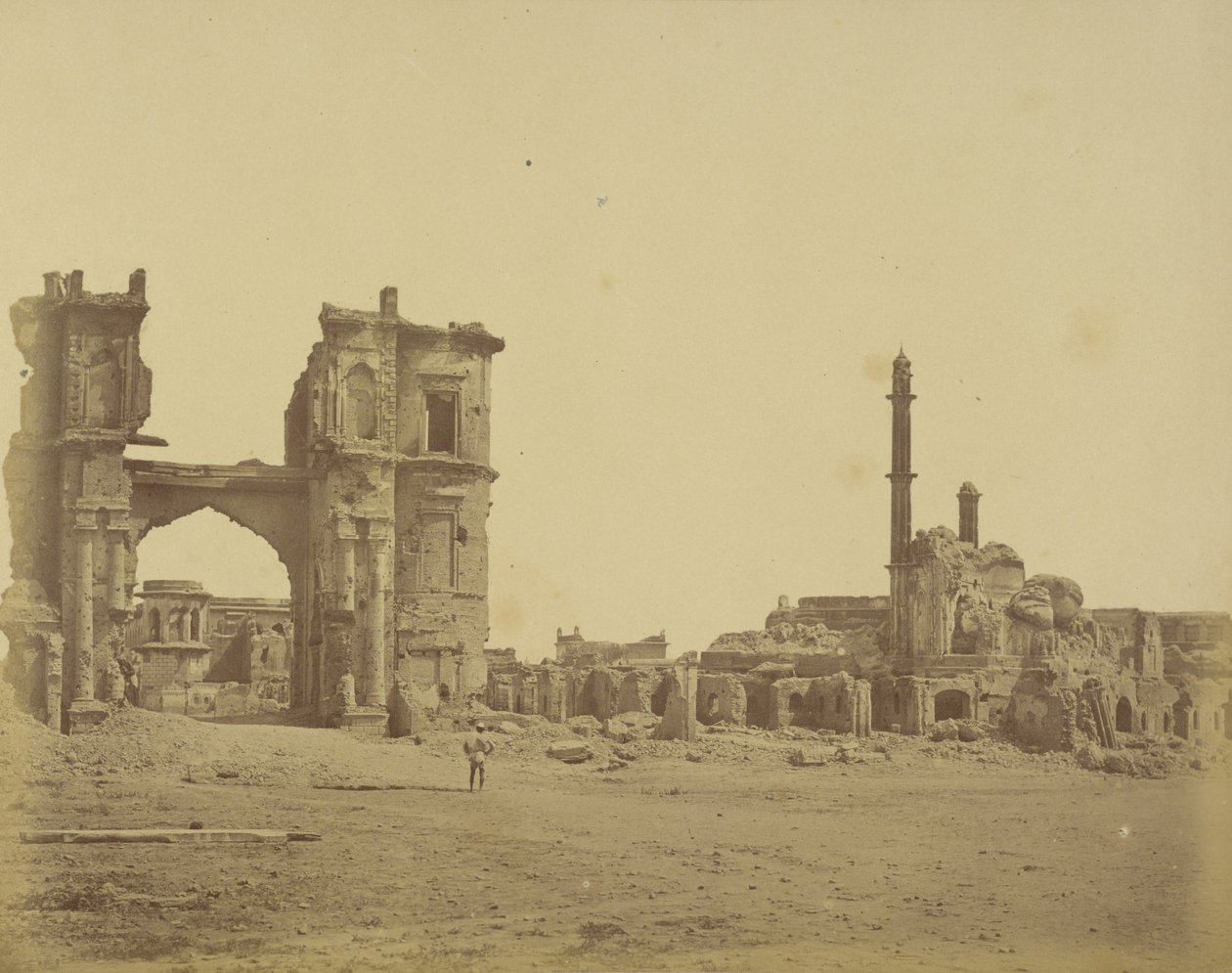 [A Torre do Relógio em frente ao Portão da Guarda Bailee] de Felice Beato
