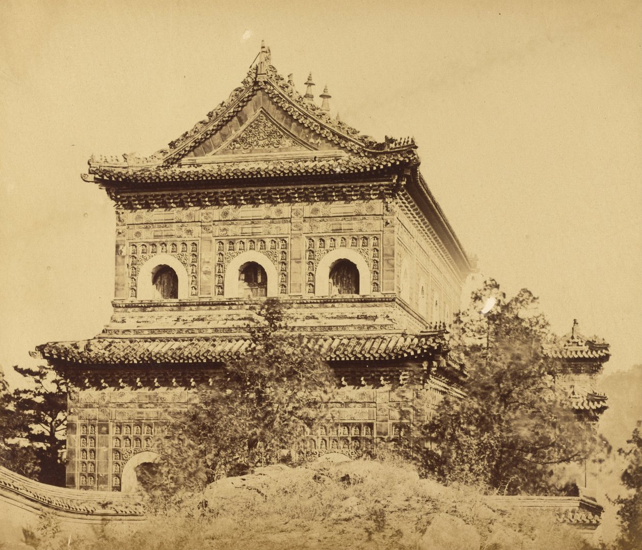 O Grande Palácio Imperial de Porcelana (Yuan Ming Yuan), Pequim, outubro de 1860 de Felice Beato
