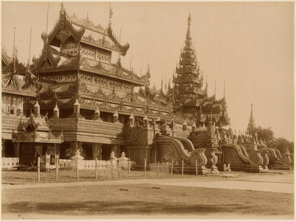 O Hman Kyaung ou o monastério de vidro, Burma, c.1890 (impressão de albume) de Felice Beato