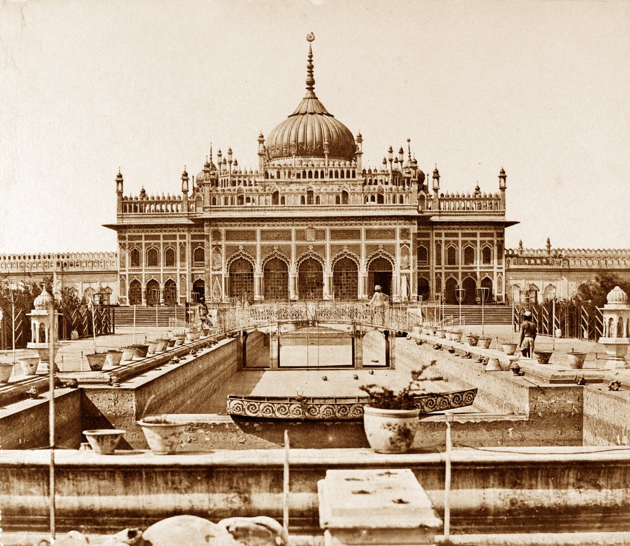 O Emambara Husainabad e o túmulo de Mahomed Ali Khan, Lucknow de Felice Beato