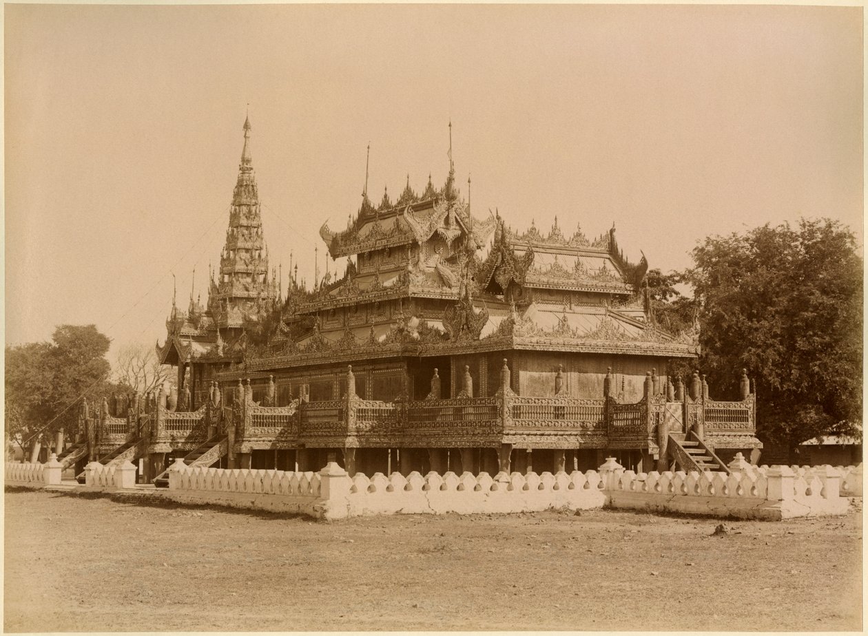 O Nan-U Humano-Se, Shwe-Kyaung no palácio de Mandalay, a Birmânia, fim do século XIX (estampa de albume) de Felice Beato