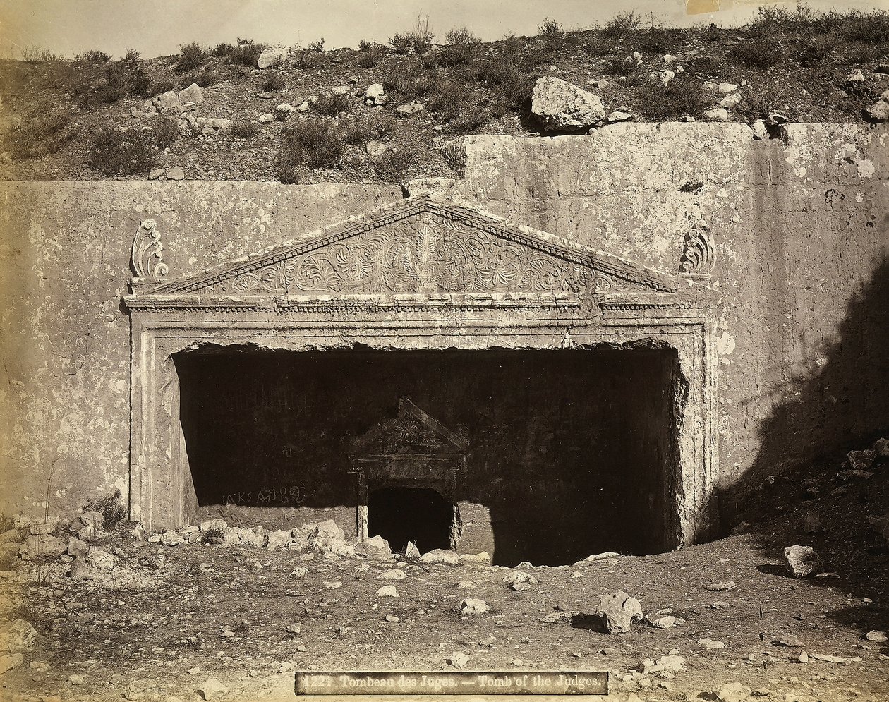 Entrada no túmulo dos judeus, em Jerusalém de Félix Bonfils