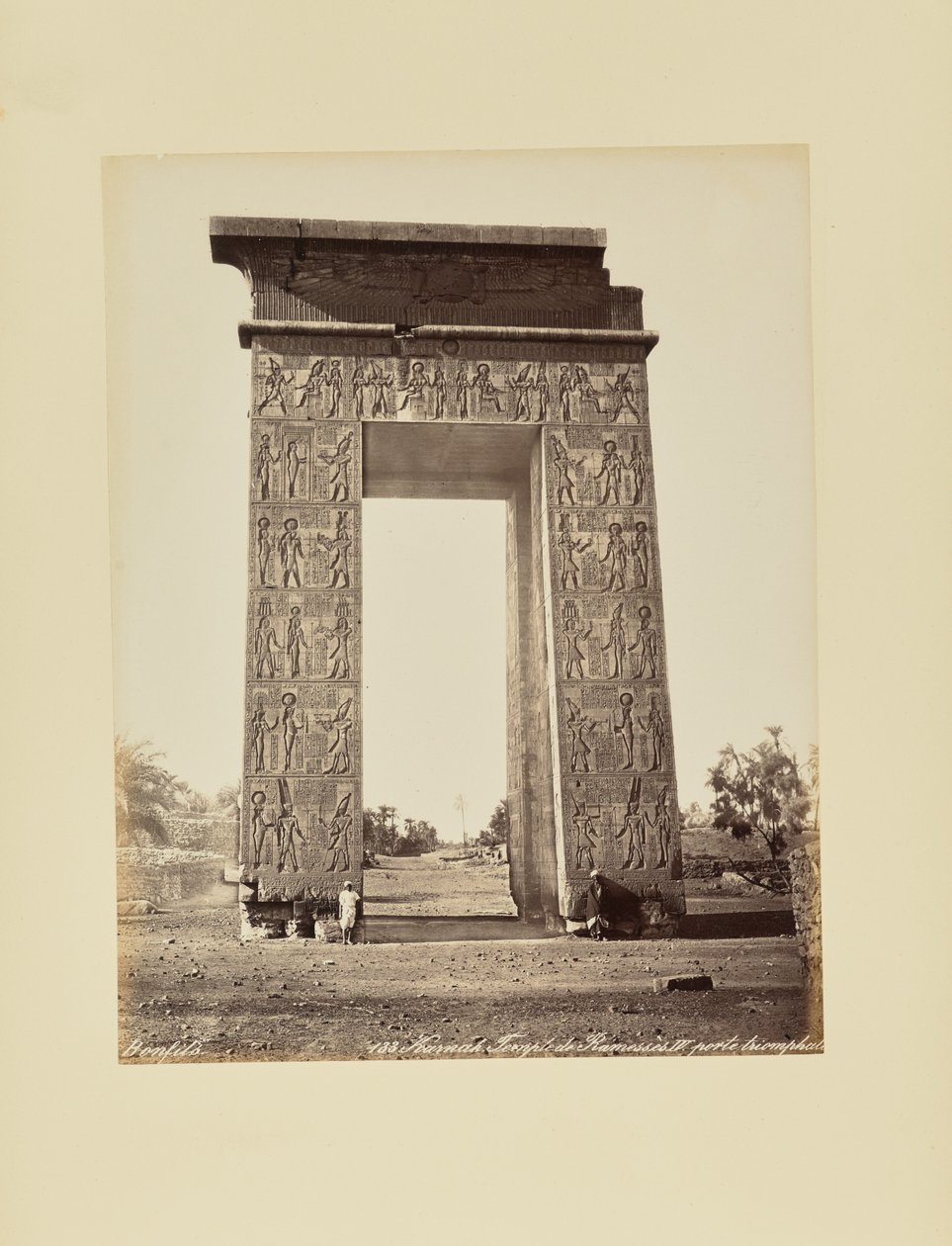Karnak. Templo de Ramessés IV. Porta triunfal de Félix Bonfils