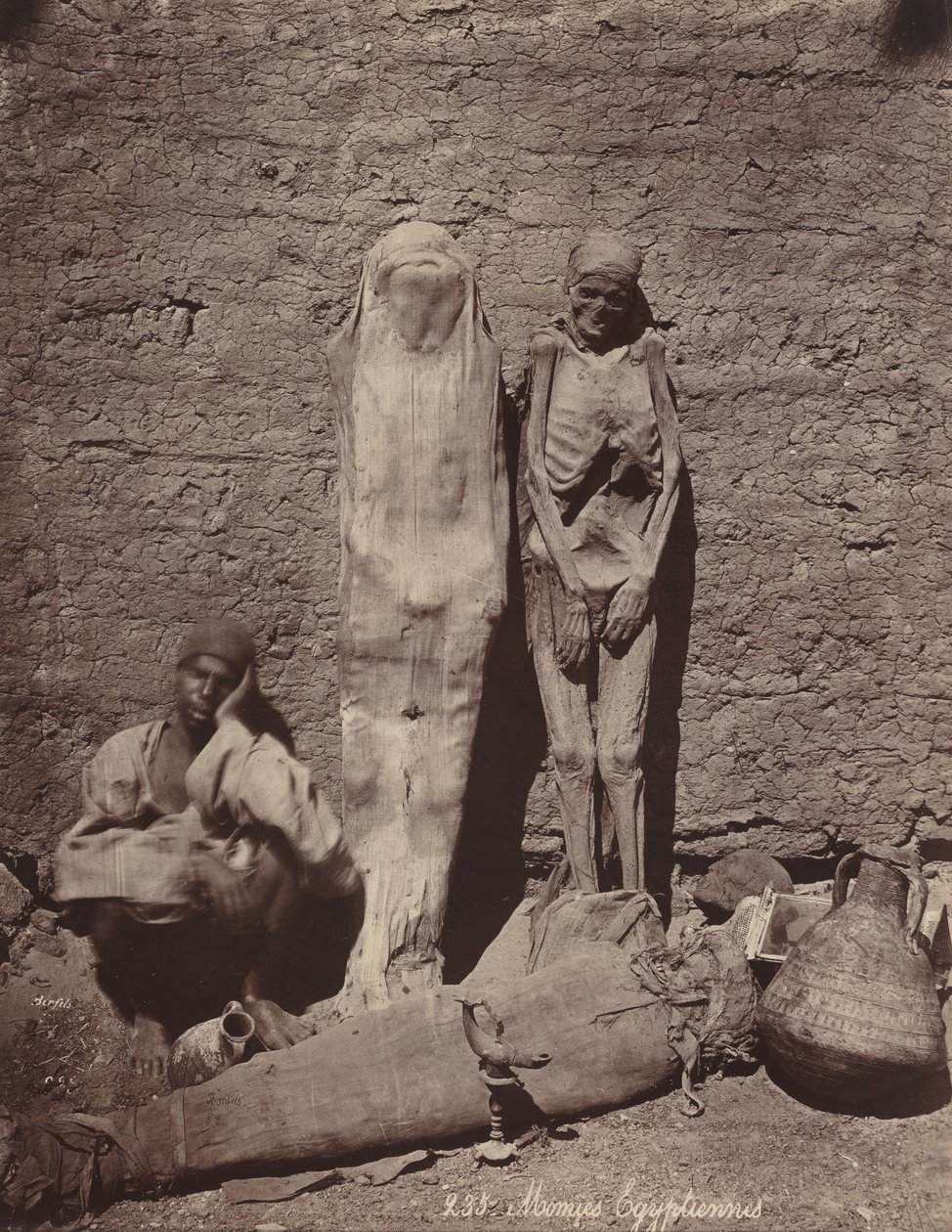 Momies Egyptiennes (Múmias Egípcias),c. 1870 (foto) de Félix Bonfils