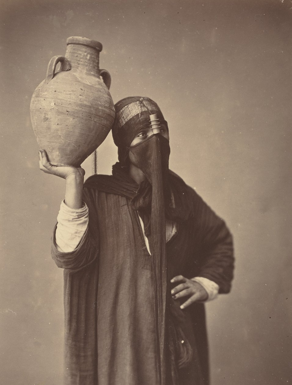 Transportador de água no Cairo, c. 1870 (foto) de Félix Bonfils