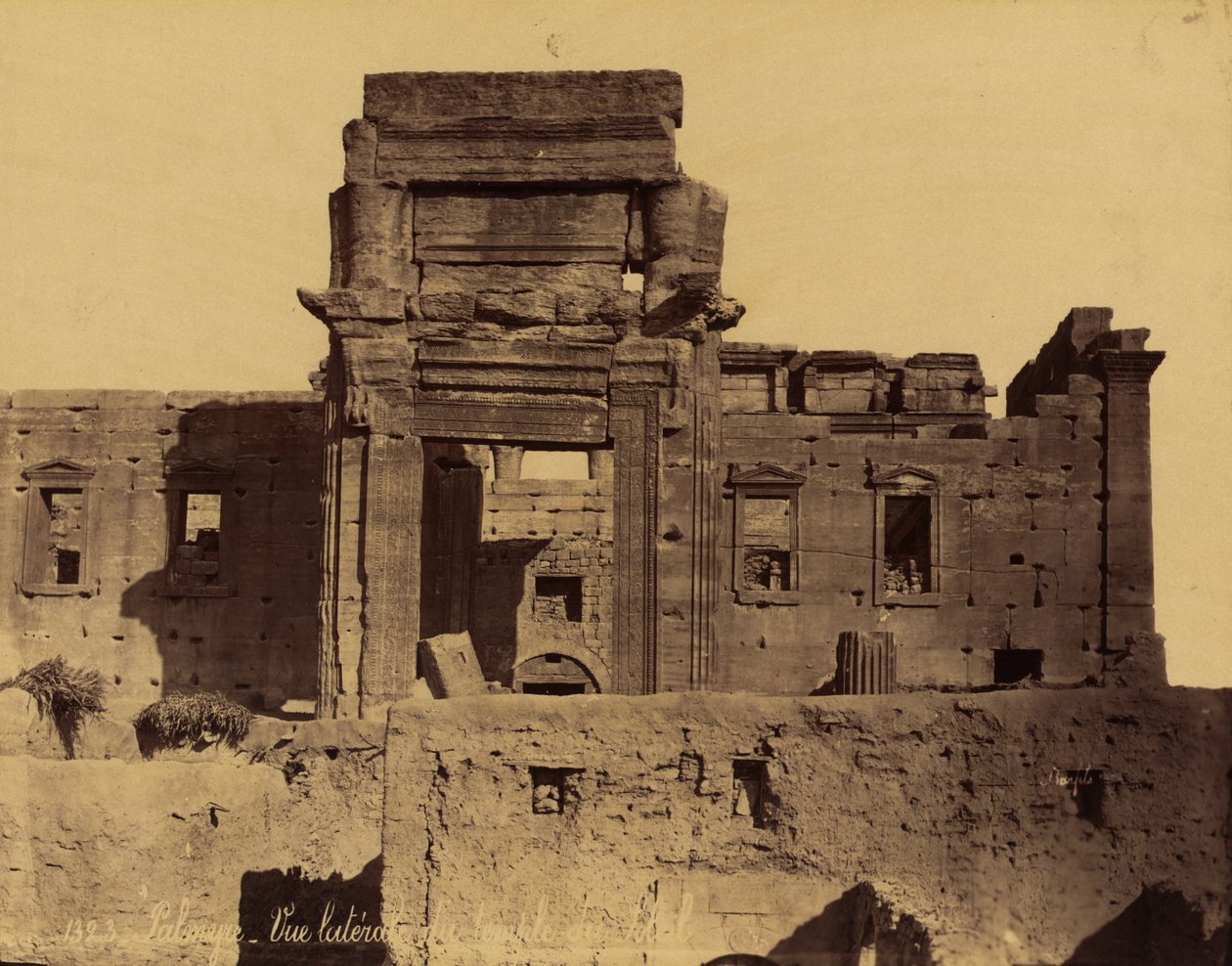 Restos do Templo do Sol em Palmyra, Síria de Félix Bonfils