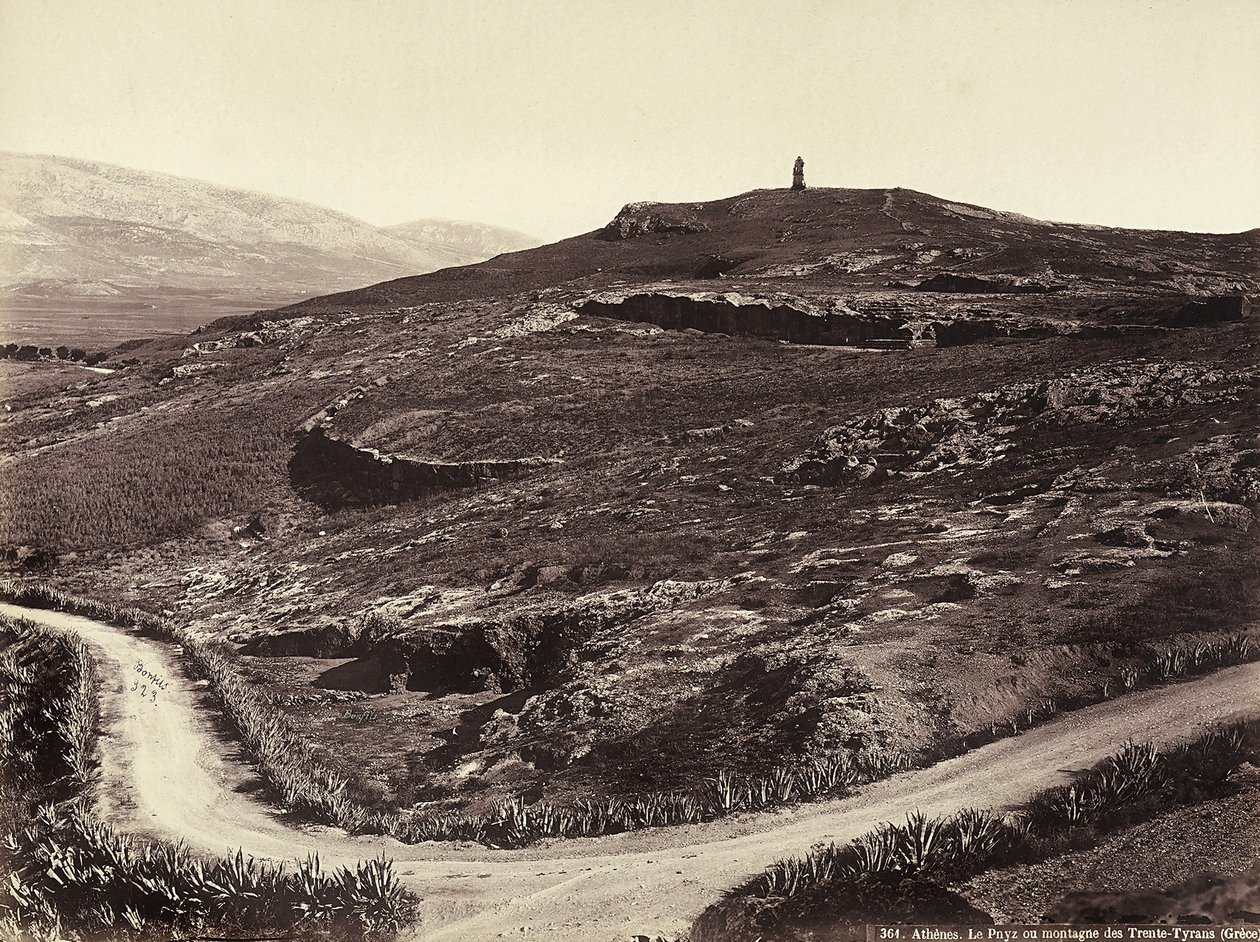 A Montanha Pnyz ou a Montanha dos Trinta Pneus, Atenas de Félix Bonfils