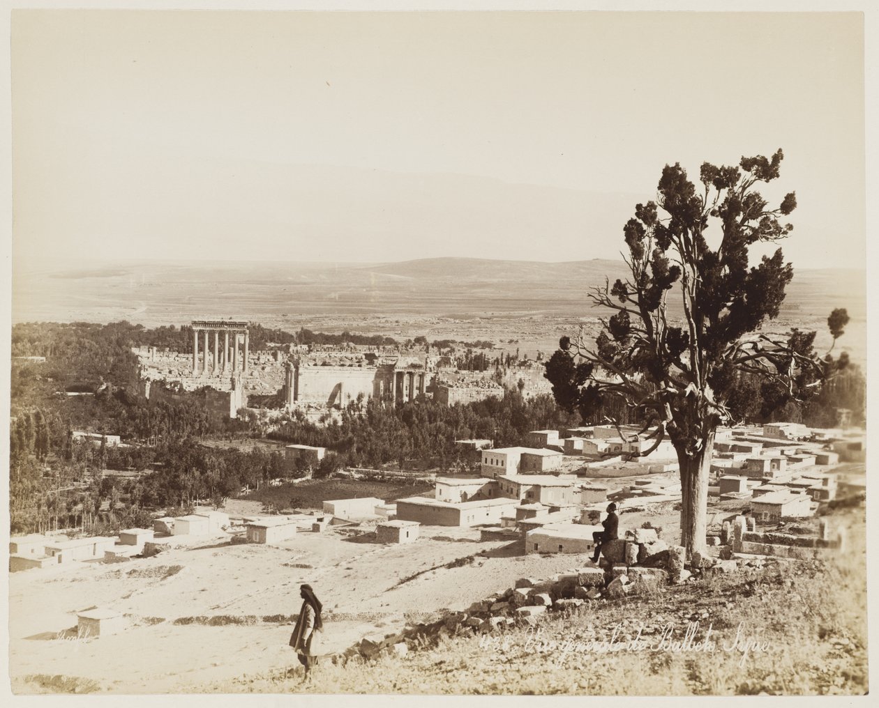 Vista geral de Baalbek, Síria #438 de Félix Bonfils