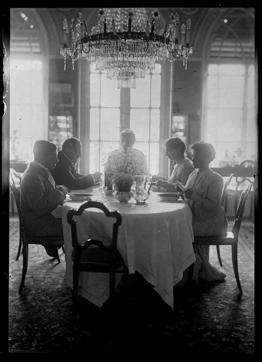 Família Mautner a comer de Ferdinand Schmutzer