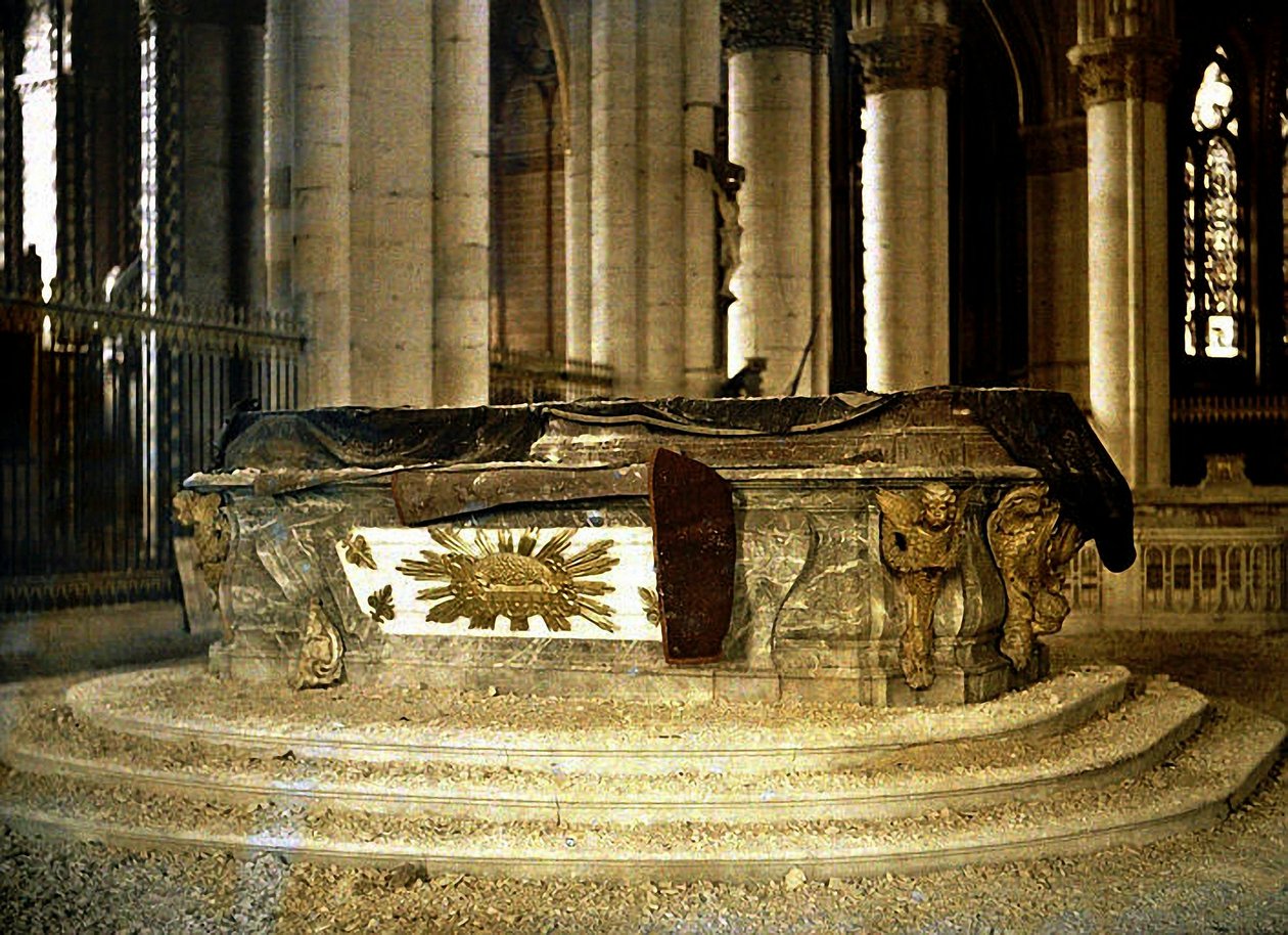 Altar da Capela da Restauração, Catedral de Notre-Dame, Reims, Marne, França, 1917 (autocrômico) de Fernand Cuville