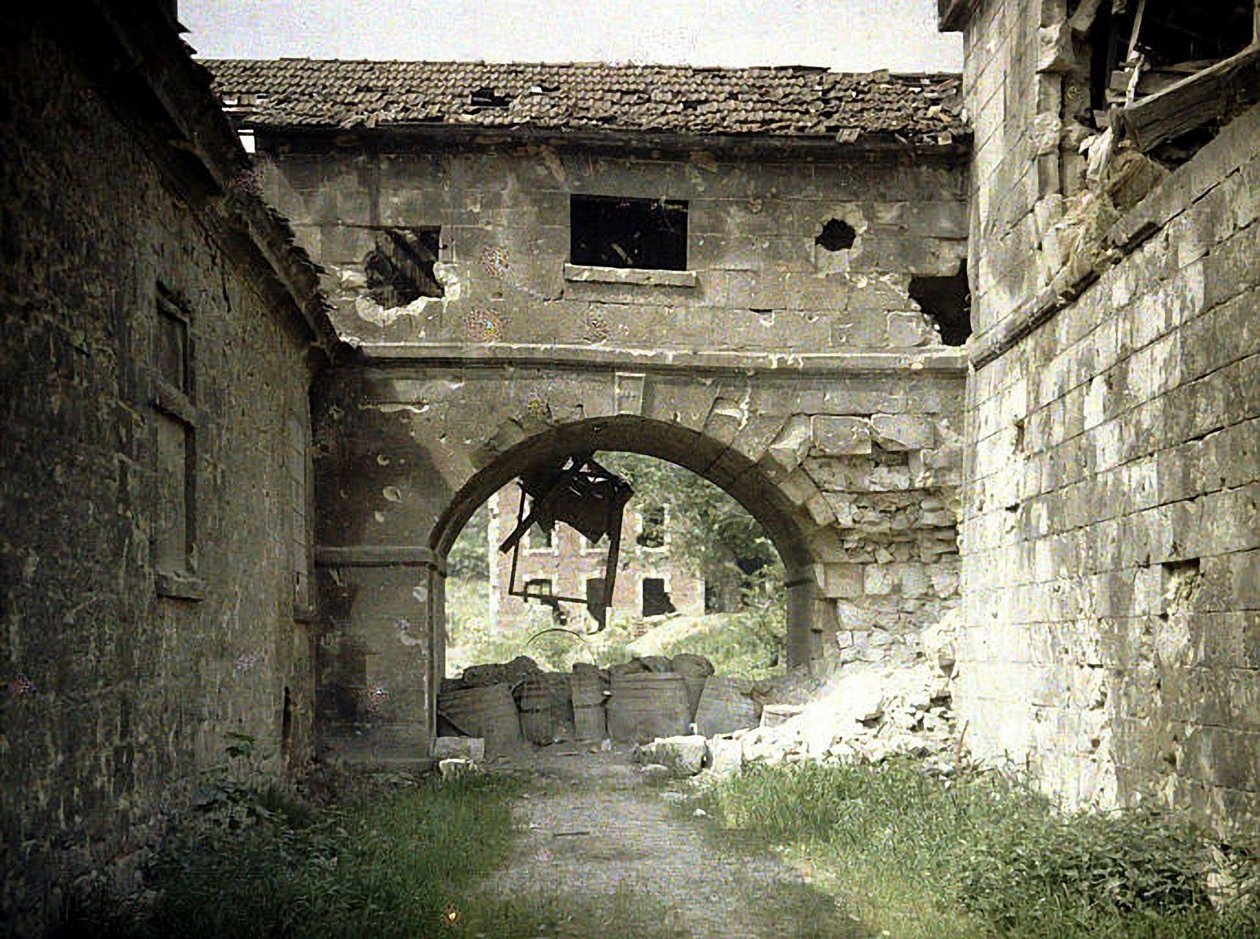Fábrica de vidro, Vauxrot, Cuffies, Aisne, França, 1917 (autocrômico) de Fernand Cuville