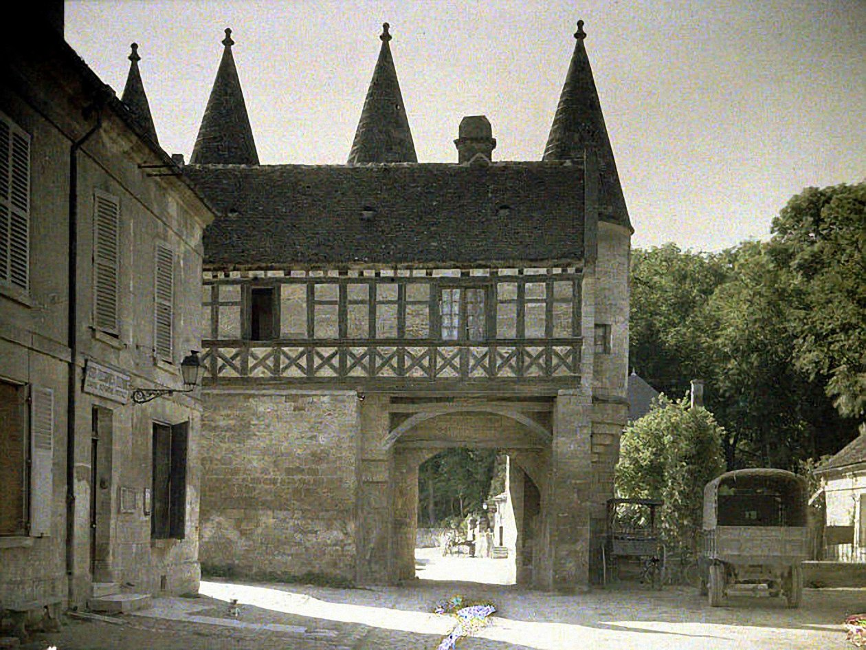 Casa antiga em Longpont, Aisne, França, 1917 (autocrômico) de Fernand Cuville