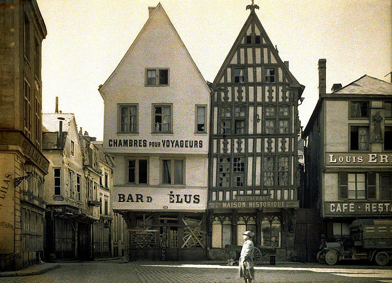 Casas antigas na Place du Marche, Reims, França, 1917 (autocrômico) de Fernand Cuville