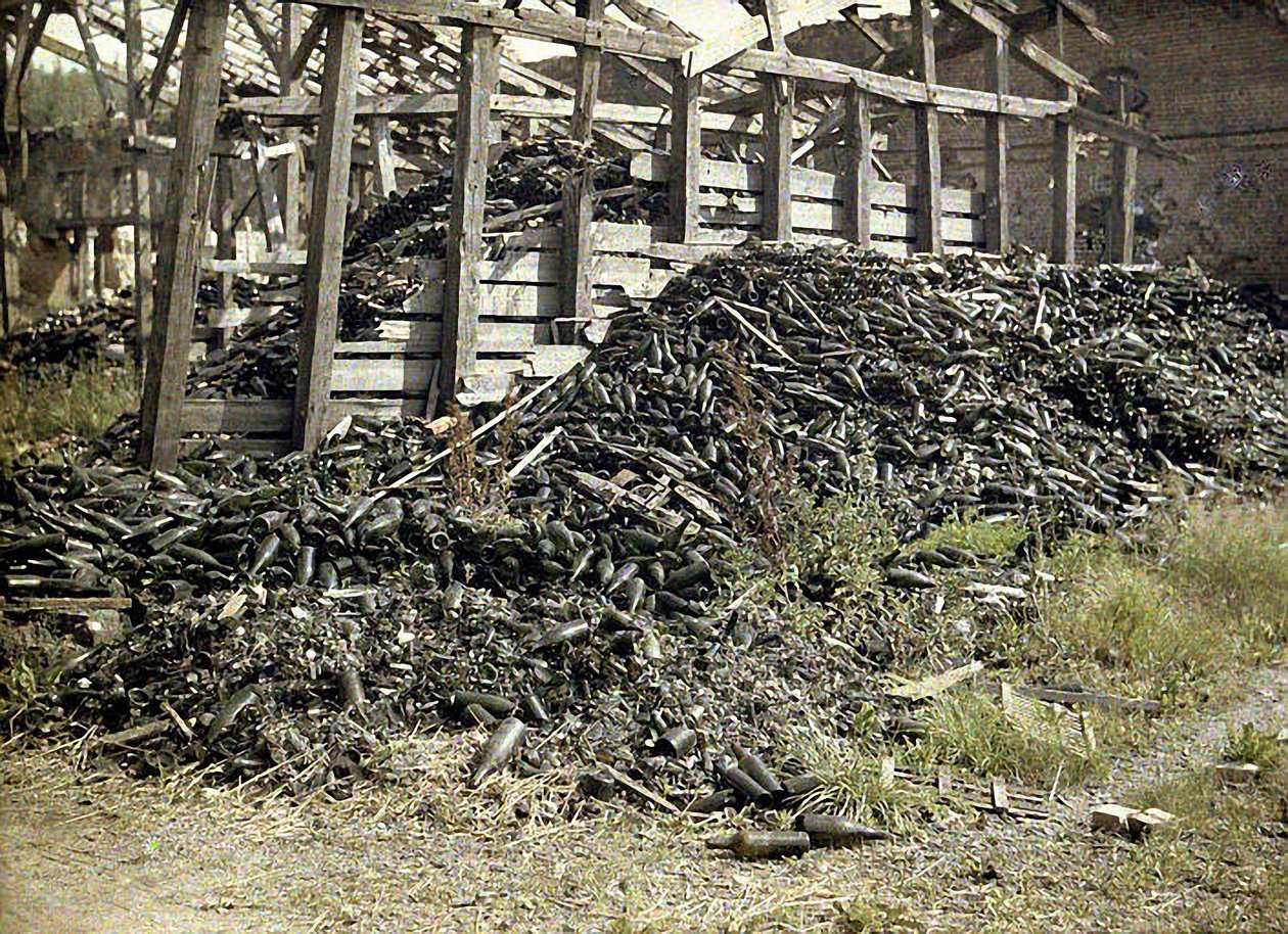 Ruínas da destilaria Vauxrot altamente danificada, Cuffies, Aisne, França, 1917 (autocrômico) de Fernand Cuville