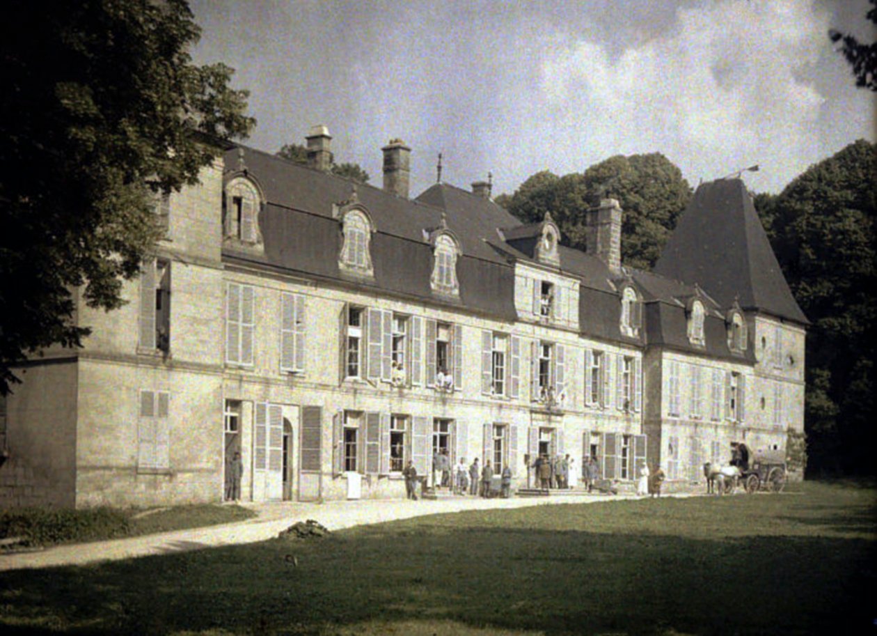 Soldados no Chateau Vauxbuin, usado pelo exército francês como hospital, Soissons, Aisne, França, 1917 (autocrômico) de Fernand Cuville