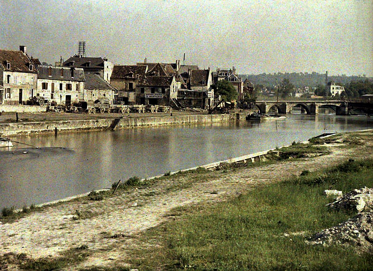O rio Aisne e o Pont des Anglais, Soissons, França, 1917 (autocrômico) de Fernand Cuville