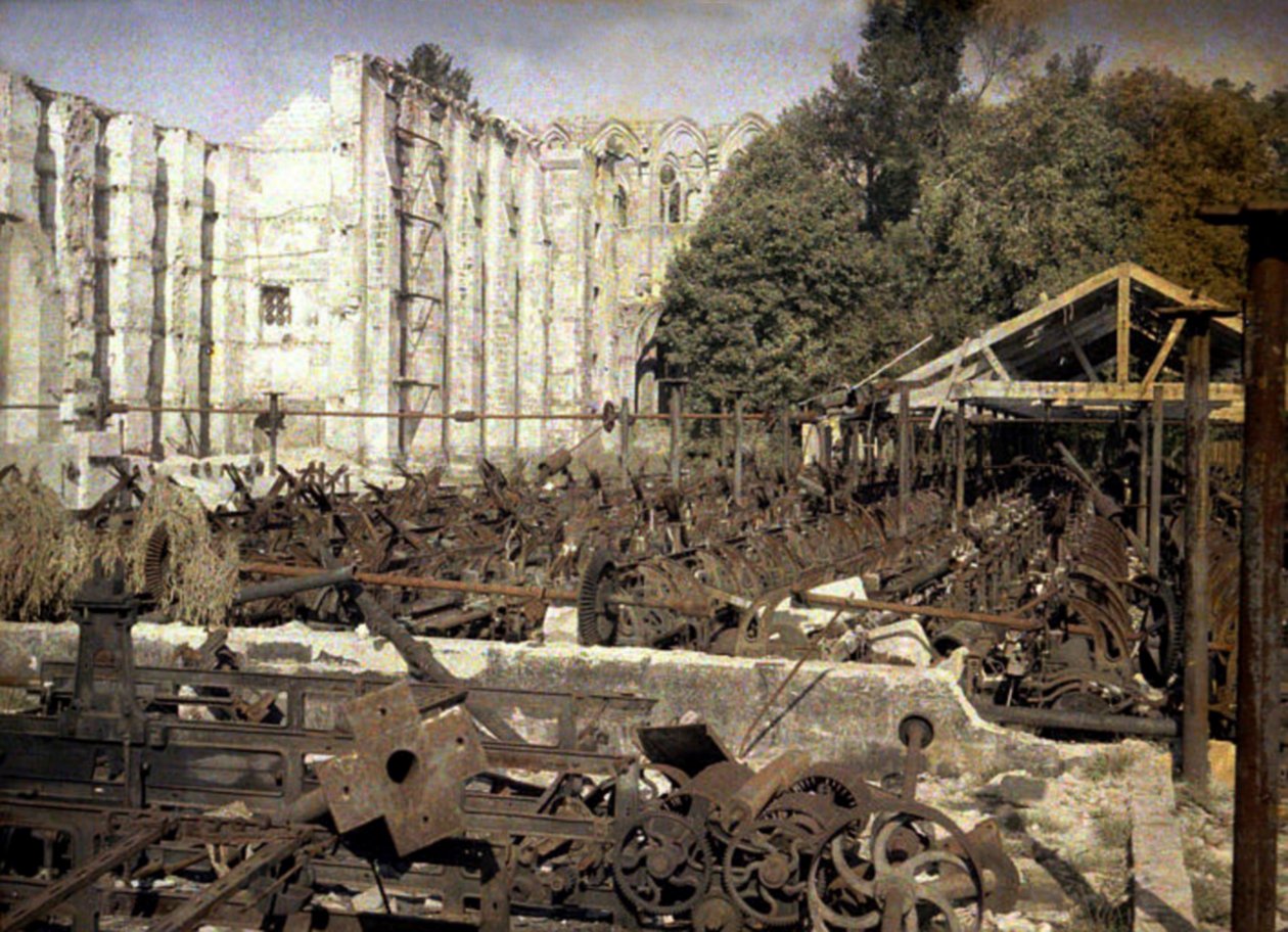 As ruínas da fábrica e a abadia de Notre-Dame d&39;Ourscamp, uma abadia cisterciense incendiada em 1915, Chiry-Ourscamp, Oise, França, 1917 (autocrômico) de Fernand Cuville