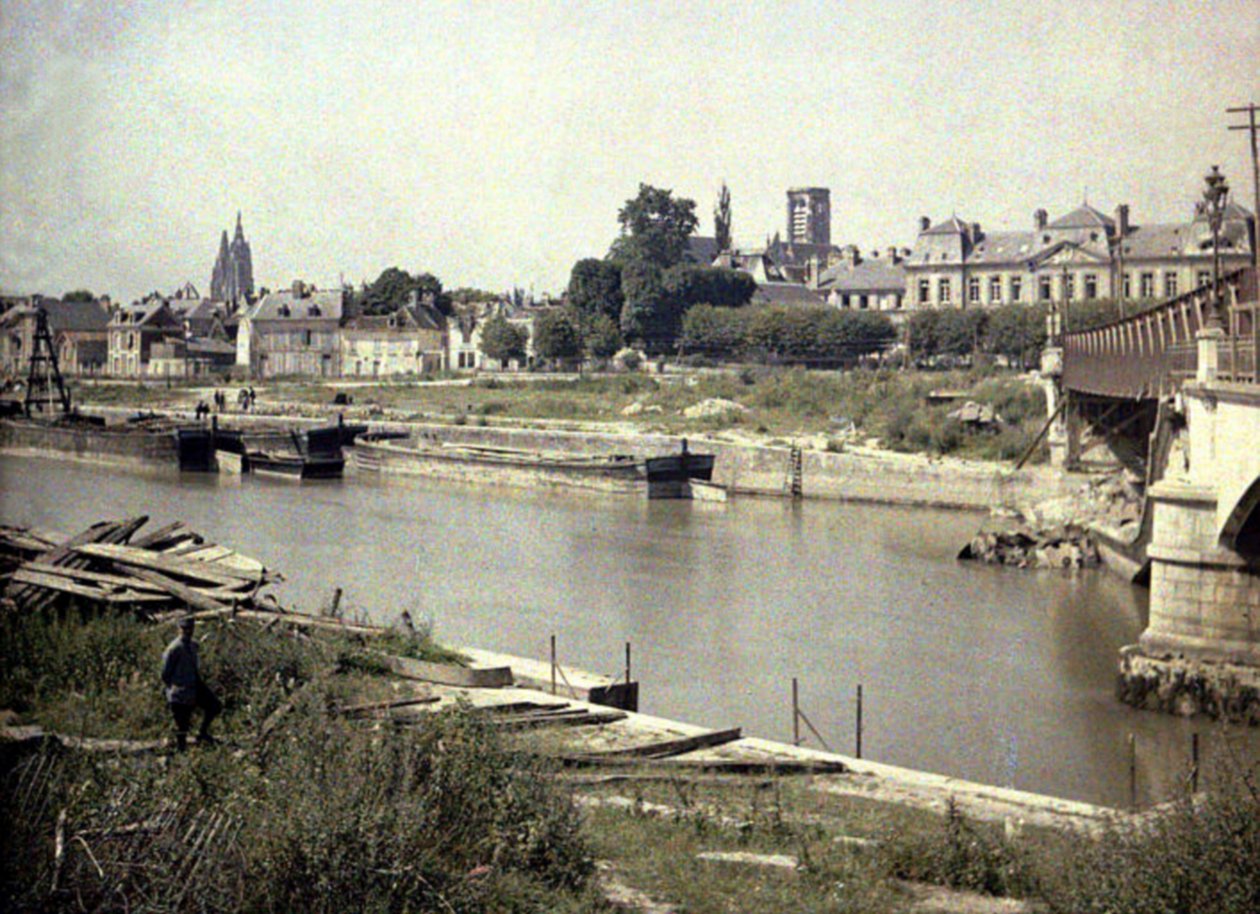 Vista de Soissons com o rio Aisne, França, 1917 (autocrômico) de Fernand Cuville