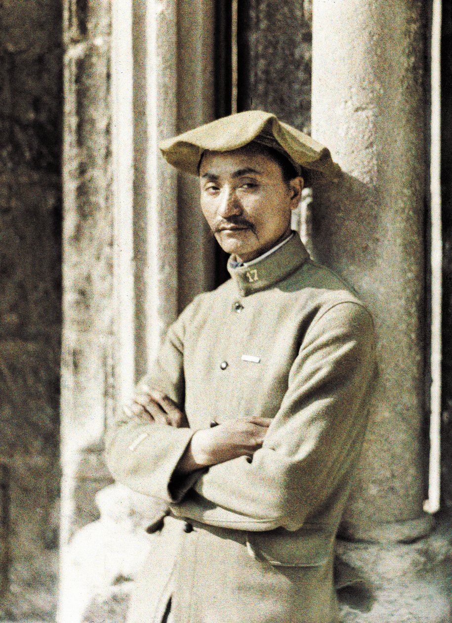Trabalhador da Indochina na Frente Ocidental, Soissons, Aisne, França, 1917 (autocrômico) de Fernand Cuville