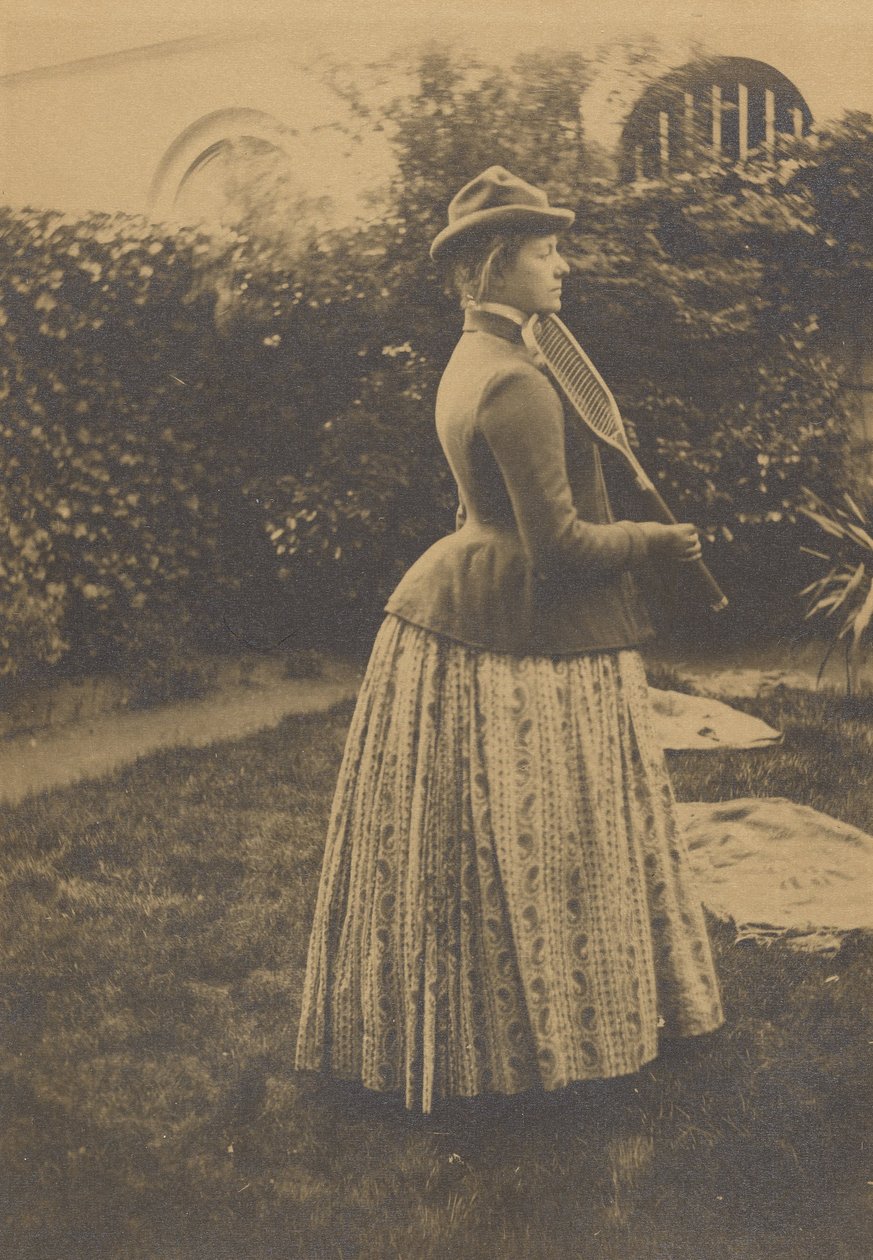 (Mulher na raquete, em um jardim) de Fernand Khnopff