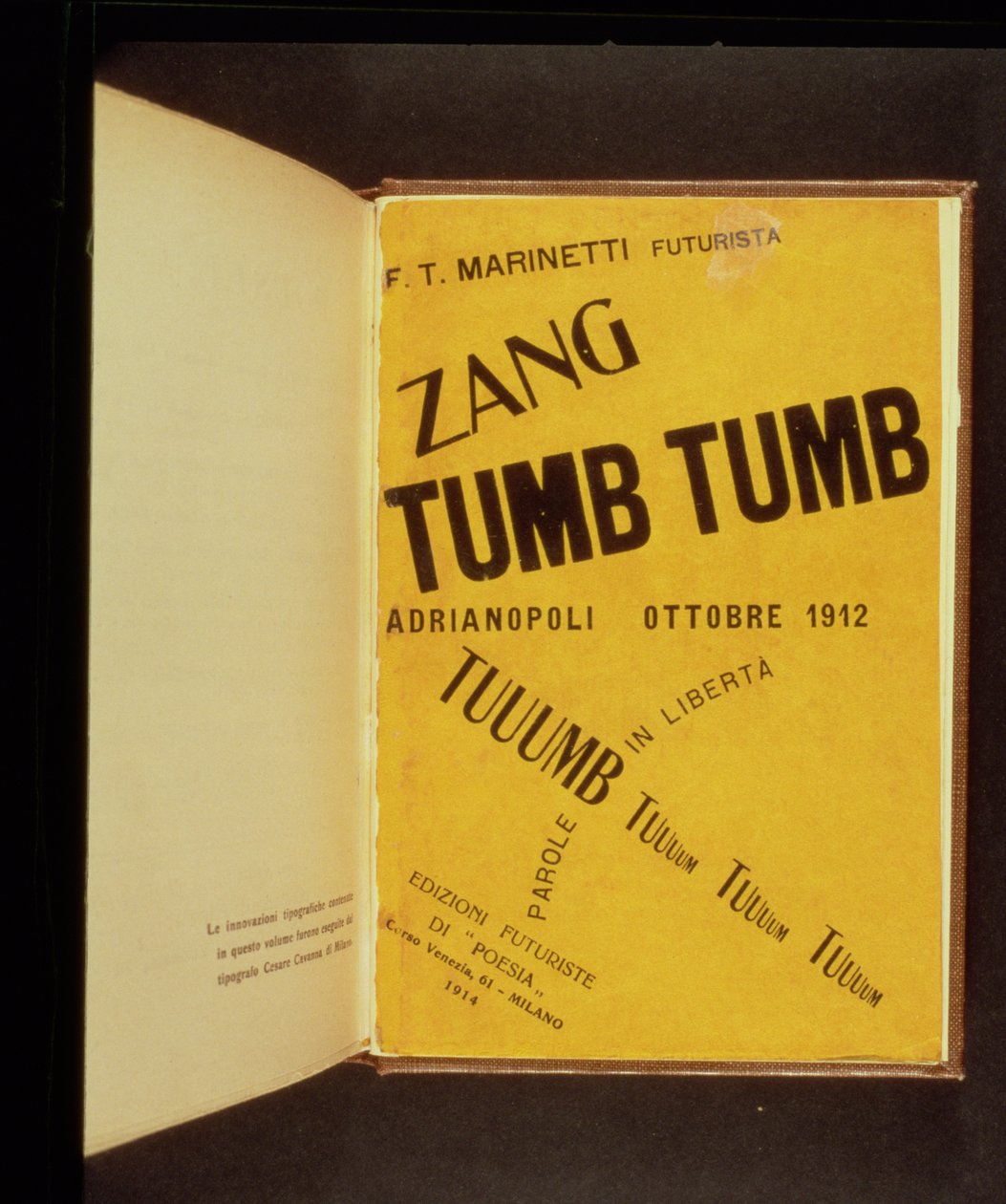 Capa de livro para "Zang Tumb Tumb", escrita e desenhada por FT Marinetti (1876-1944) 1914 de Filippo Tommaso Emilio Marinetti