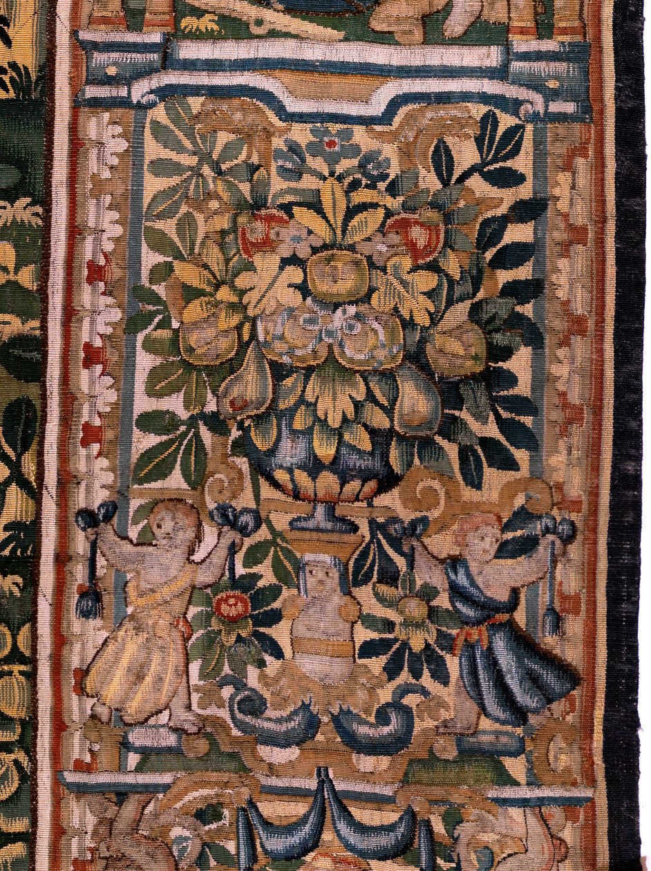 Tapeçaria flamenga. Série História de Cyrus. No V Combate entre dois guerreiros e a morte de Cyrus (Combate de dos guerreros y muerte de Ciro). Anónimo, baseado em Michiel Coxcie. Atelier Antuérpia. Seda e lã. Ca 1590. de Flemish School