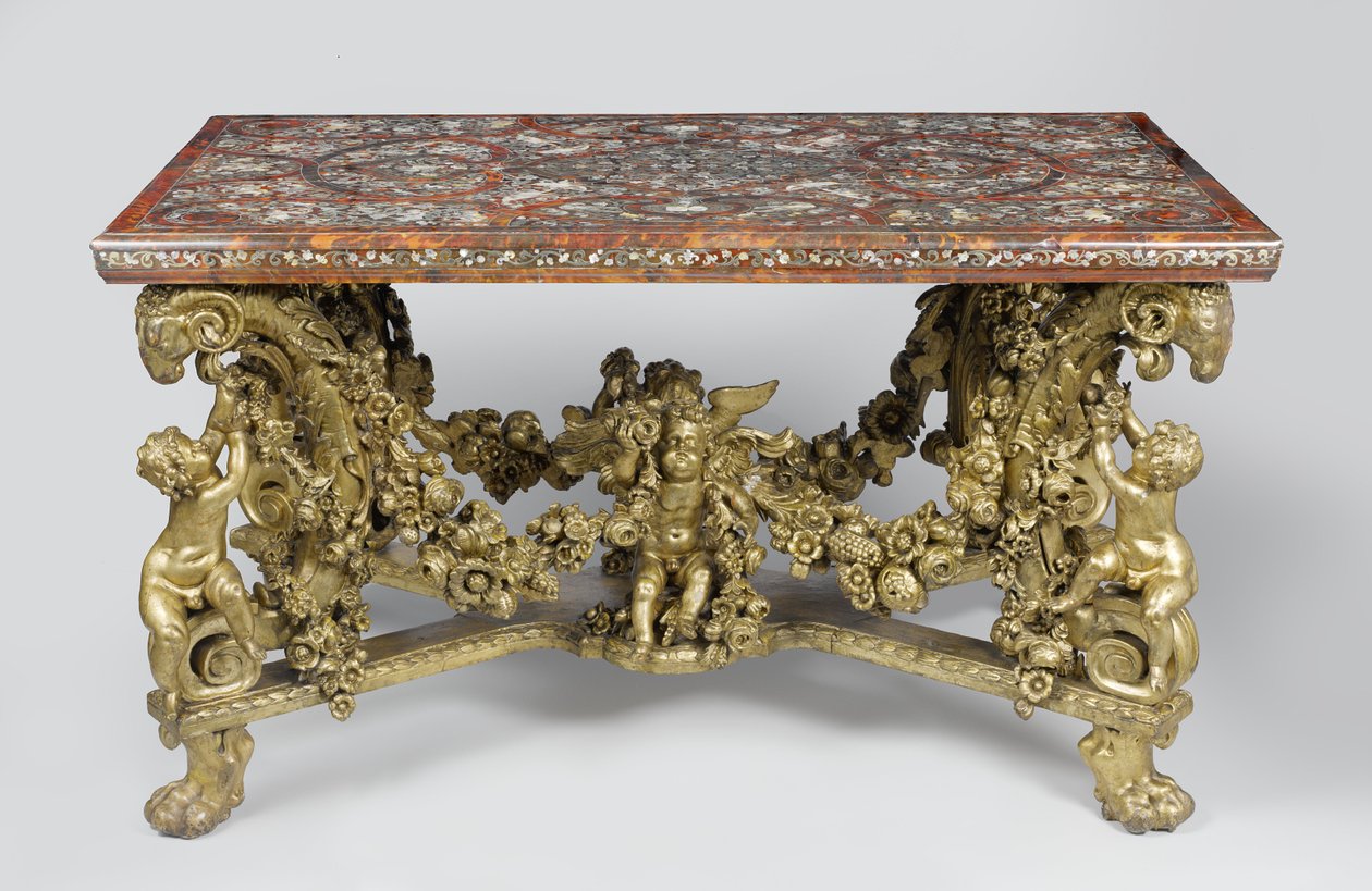 Mesa de marchetaria sobre base de madeira de cal esculpida e dourada, 1689 de Flemish School