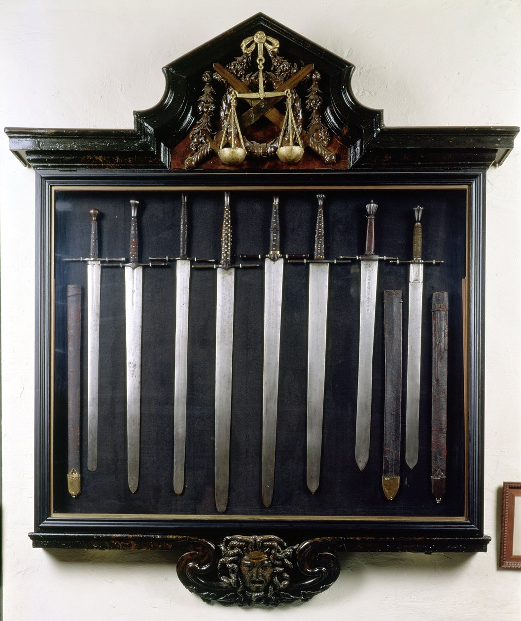 Espadas de justiça de Flemish School