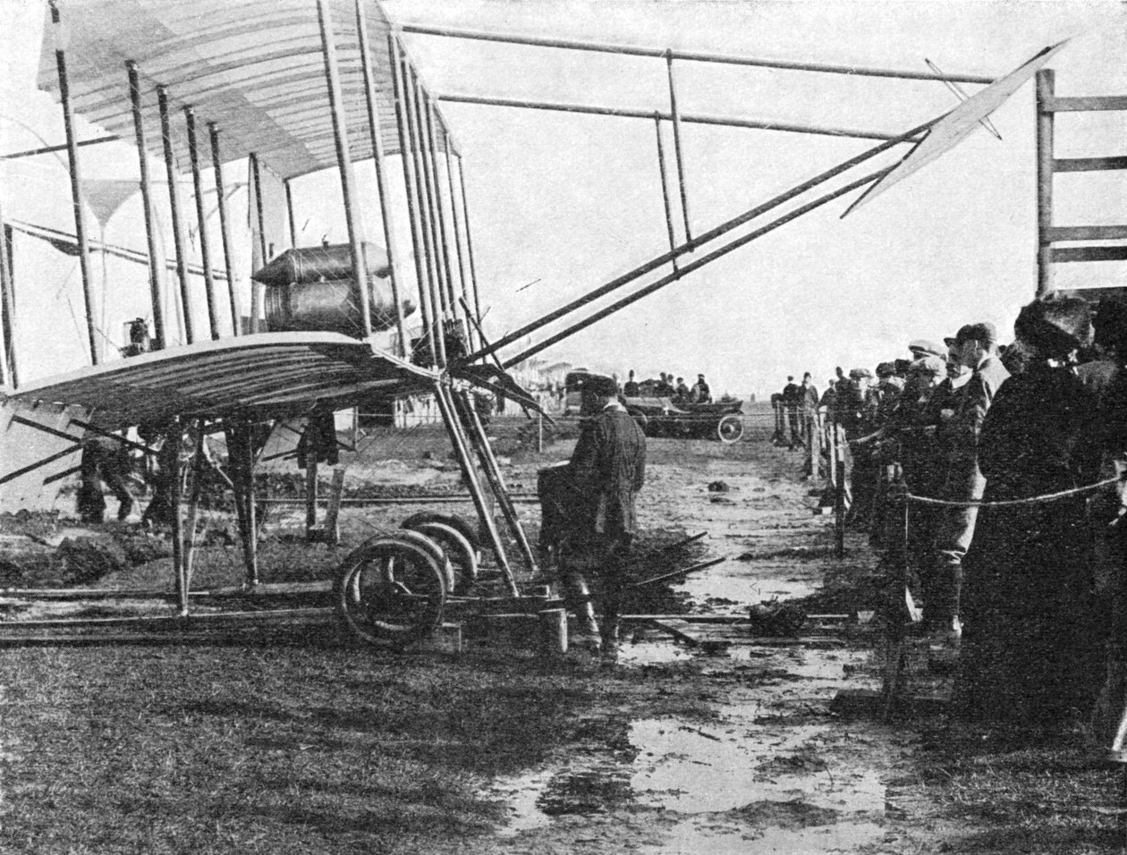 Henri Farman e seu biplano Gnome de 50 hp, Blackpool Aviation Meeting, Lancashire, 1909 1933. de Flight Photo