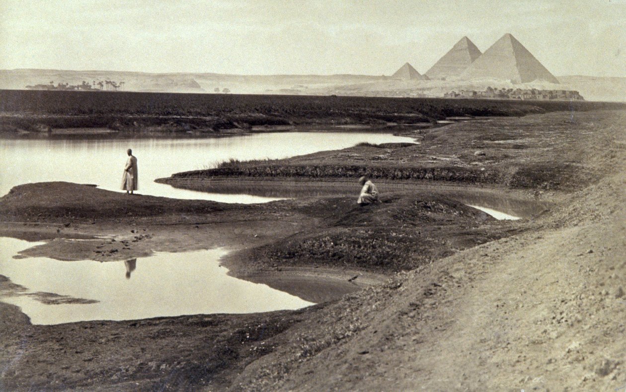 As Pirâmides de Gizé, c.1880 (fotografia a preto e branco) de Félix Bonfils