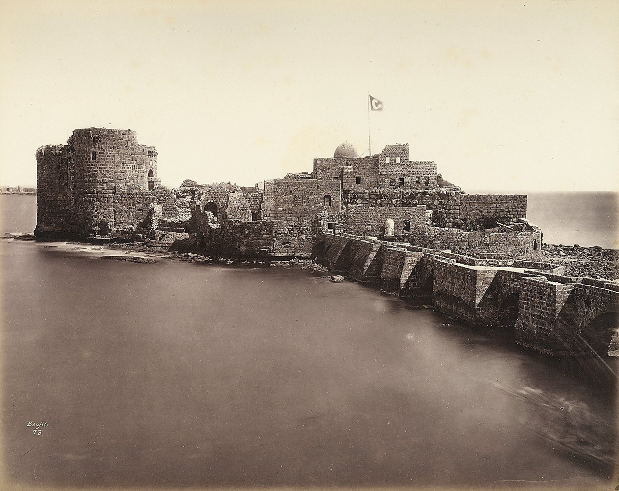 Vista de uma fortaleza sobre o mar de Félix Bonfils