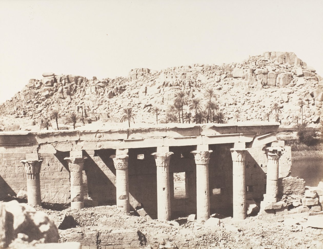 Ilha de Fileh Philæ, colunata ocidental - ruínas vistas do ponto L, 1851-52, impressa em 1853-54. de Félix Teynard