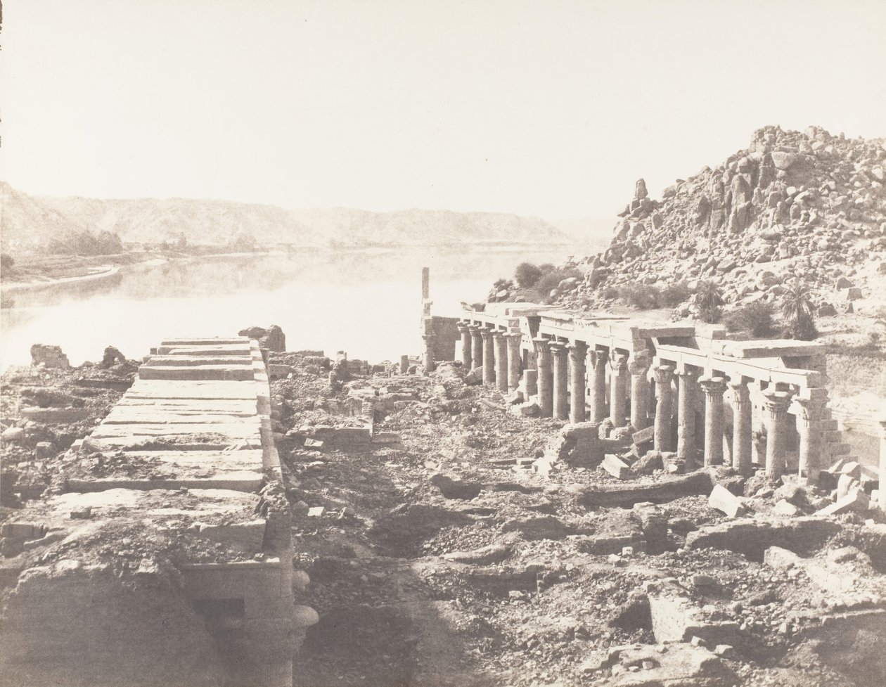 Ilha de Fileh Philæ, visão geral tirada do ponto I, na plataforma..., 1851-52, impressa em 1853-54. de Félix Teynard