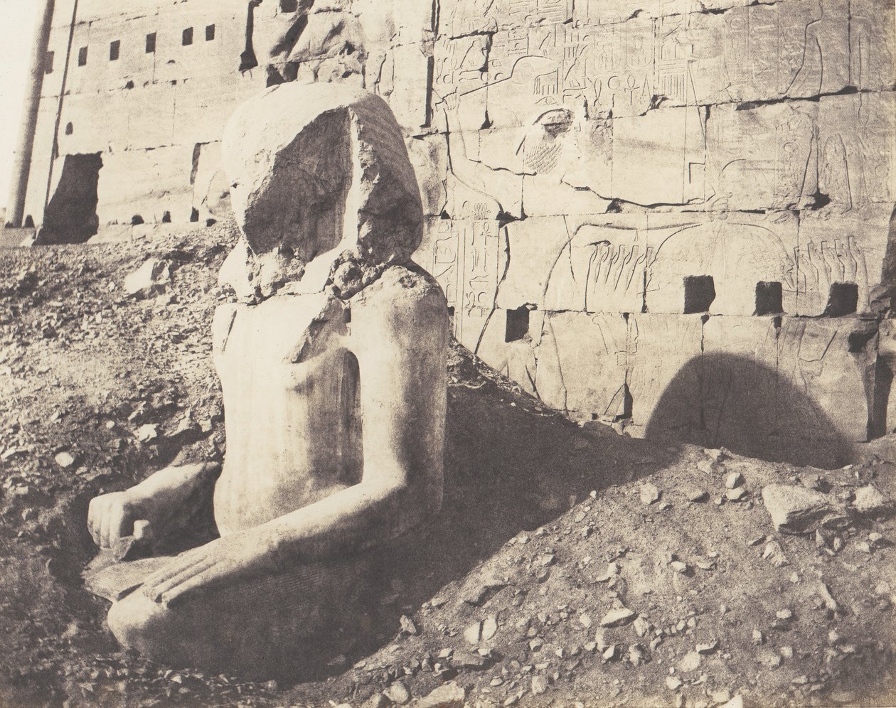 Karnak Tebas, Terceiro Pilar - Colosso de Calcário Spath, em D, 1851-52, impresso em 1853-54. de Félix Teynard