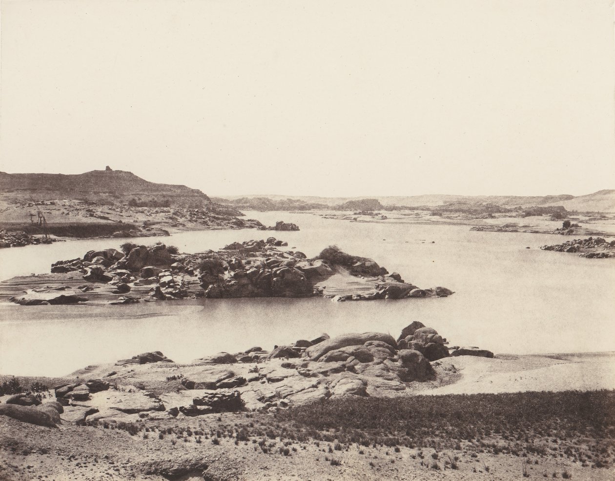 Primeira Catarata, Vista Geral tirada do Ponto Sul de Il..., 1851-52, impressa em 1853-54. de Félix Teynard