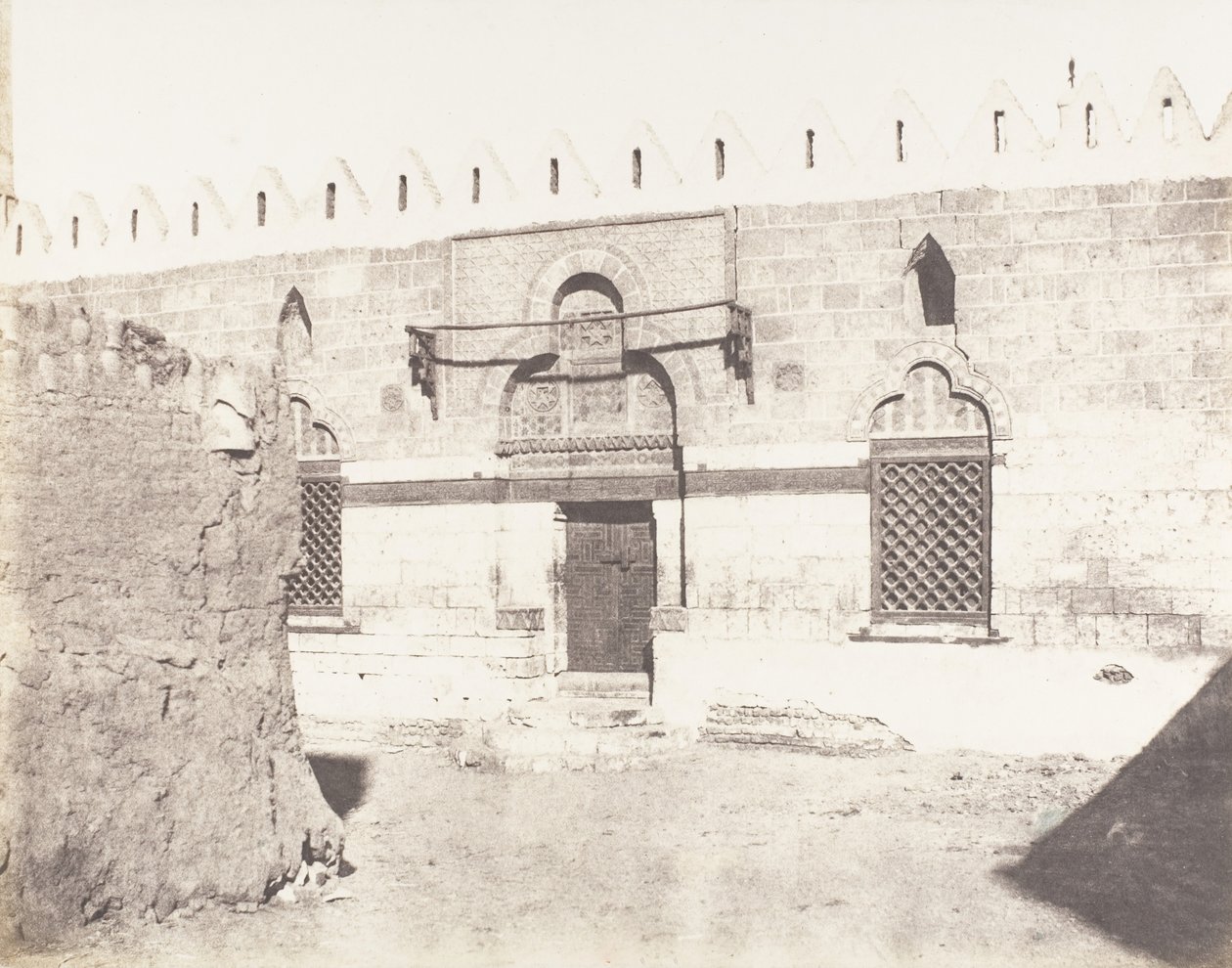 Souâdj, Tumba de Mouràd-Bey - Entrada da Mesquita, 1851-52, impresso 1853-54. de Félix Teynard