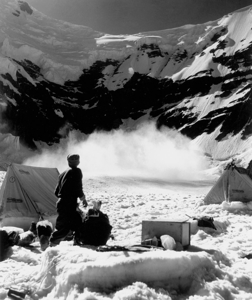 Acampamento base e avalanche próxima! A 5100 m. de Fosco Maraini