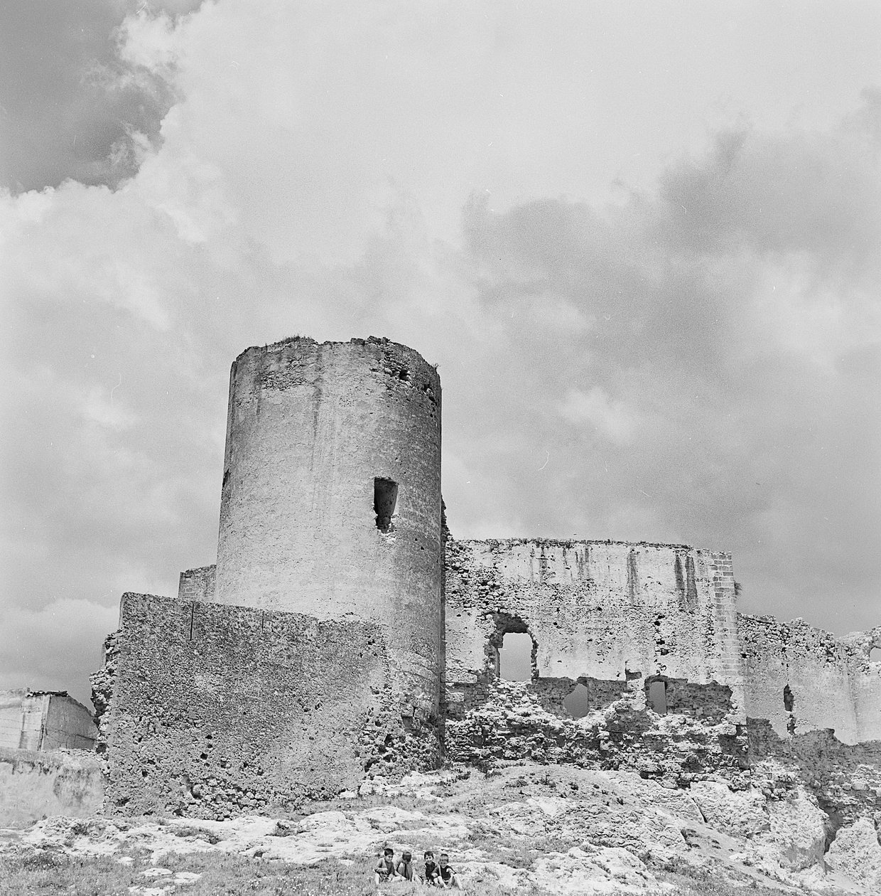 Castelo de Palma di Montechiaro, perto de Marina di Palma de Fosco Maraini