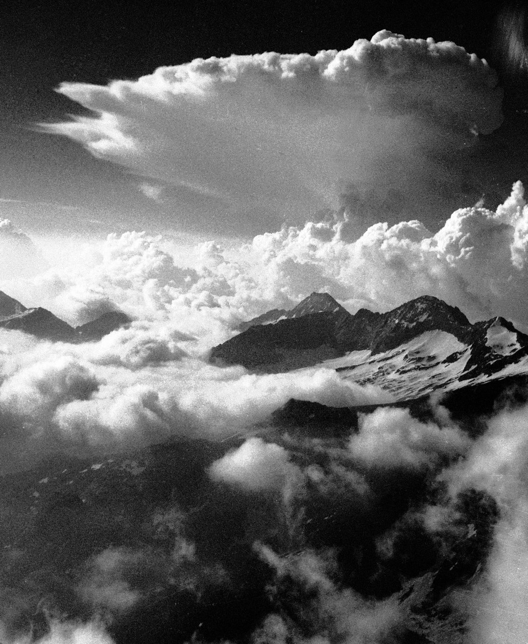 Subida ao Breithorn, pico da cordilheira do Monte Rosa. de Fosco Maraini