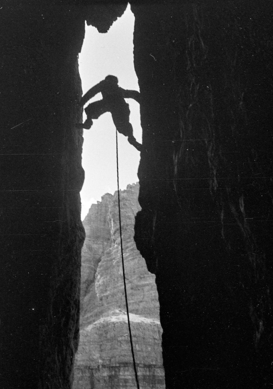 Dolomitas: alpinista no Dülfer de Cima Grande di Lavaredo de Fosco Maraini