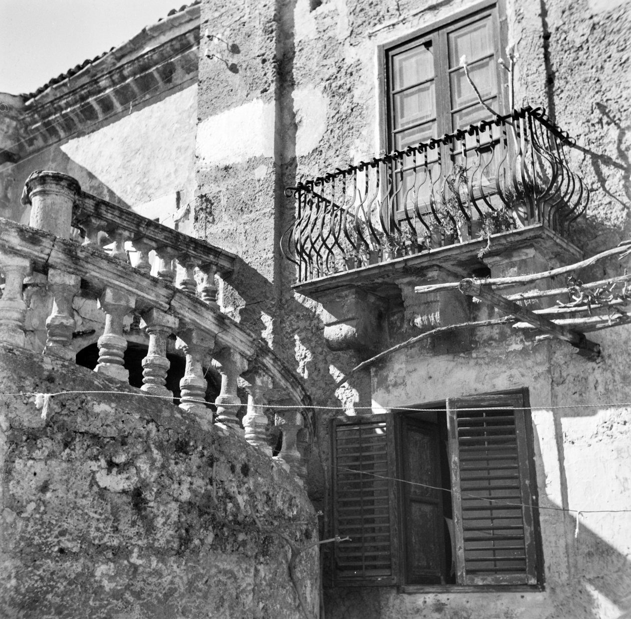 Fachada de uma moradia em Palermo de Fosco Maraini