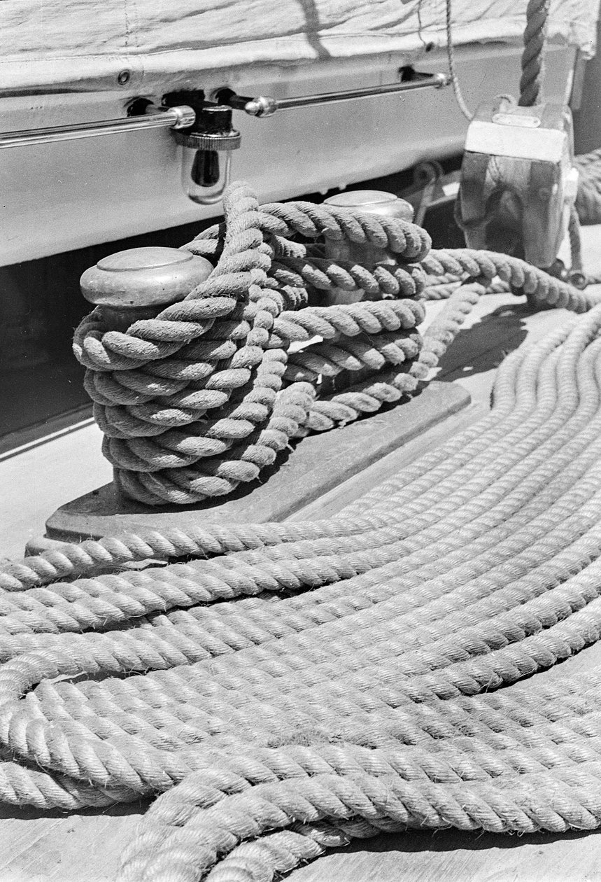No navio Amerigo Vespucci: cabeço e corda de Fosco Maraini