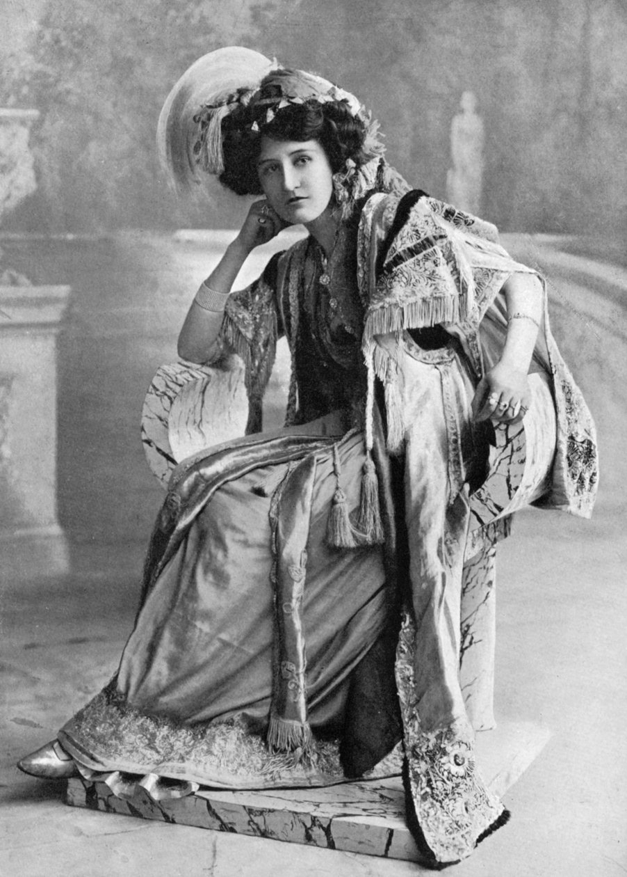 Elizabeth Firth, 1908-1909. de Foulsham and Banfield
