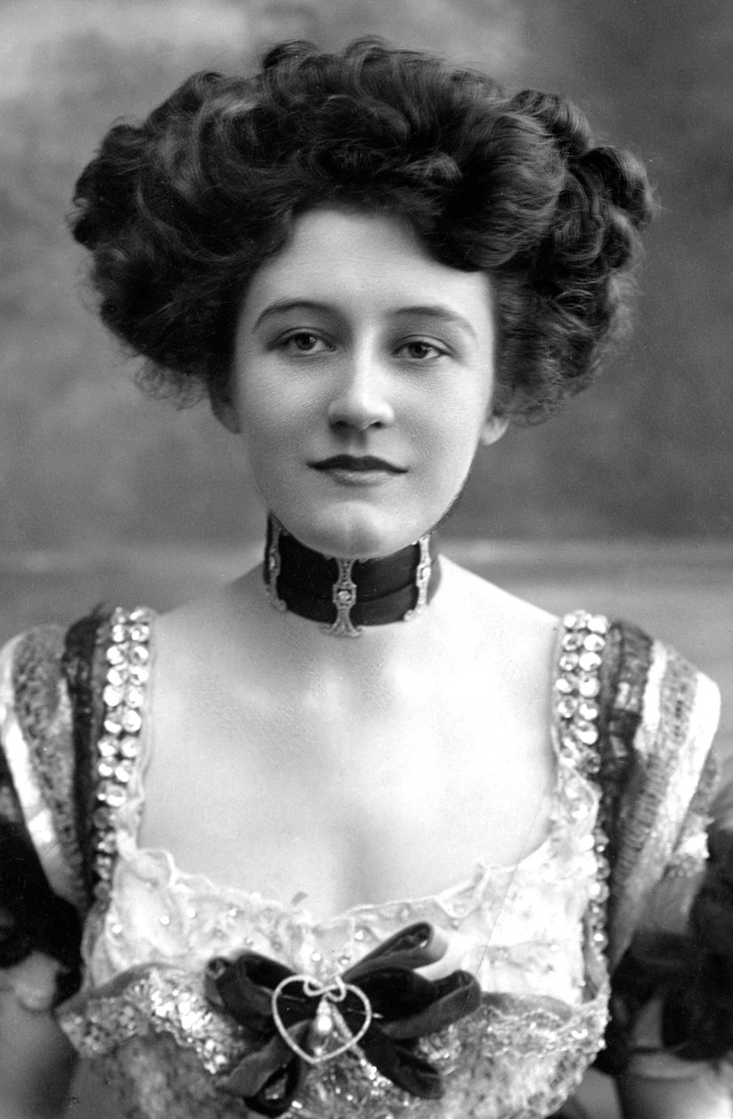 Elizabeth Firth, atriz, 1908. de Foulsham and Banfield
