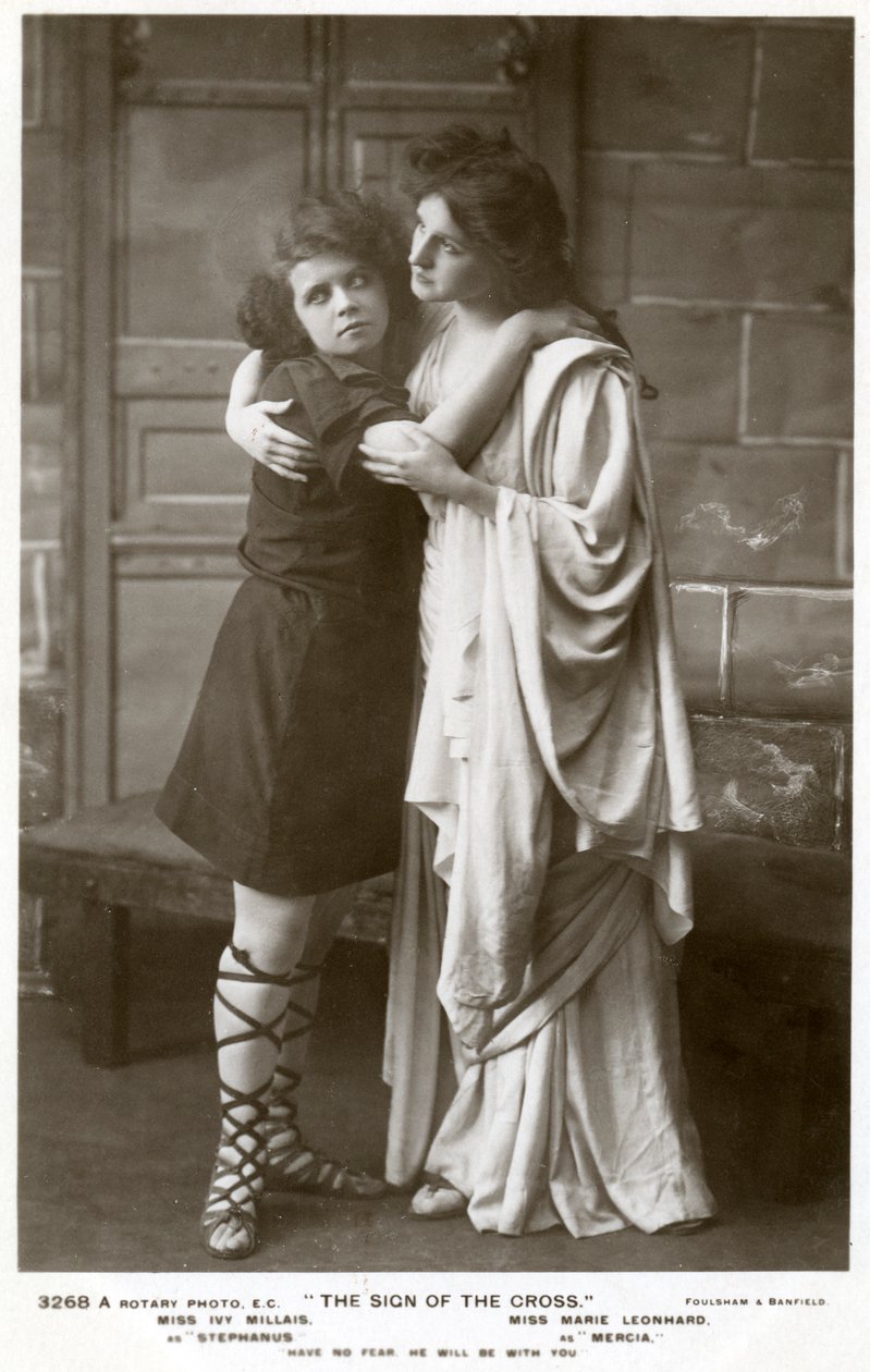 Ivy Millais e Marie Leonhard, atrizes, c1900s. de Foulsham and Banfield