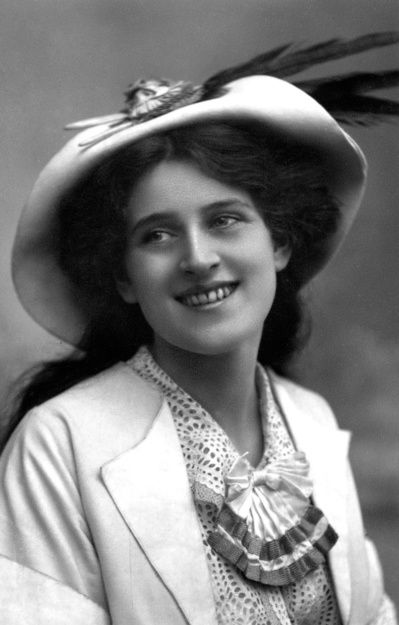 Zena Dare 1887-1975, atriz inglesa, 1908. de Foulsham and Banfield
